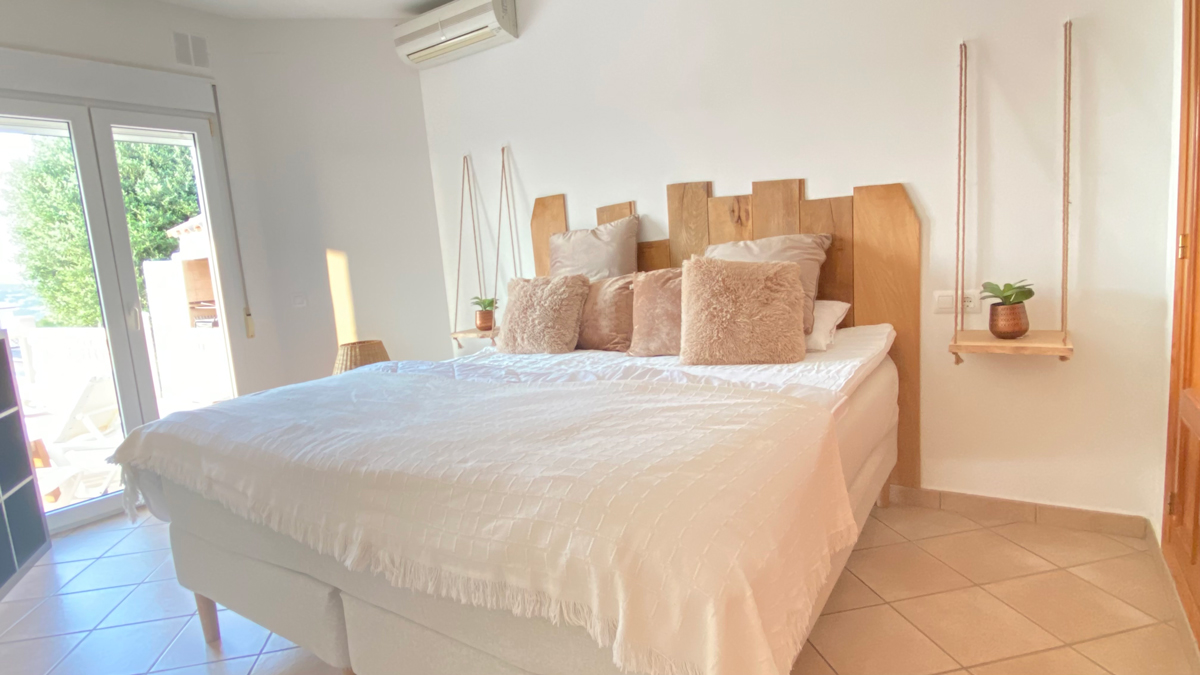 Villa-Gasnier-Moraira-Spanje-Costa-Blanca-slaapkamer-hout-WEB